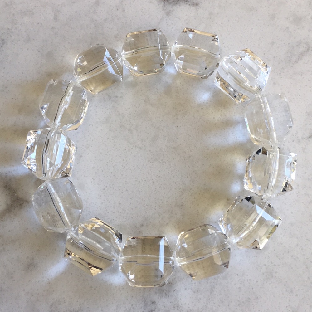 Chic Acrylic Bead Bracelet
